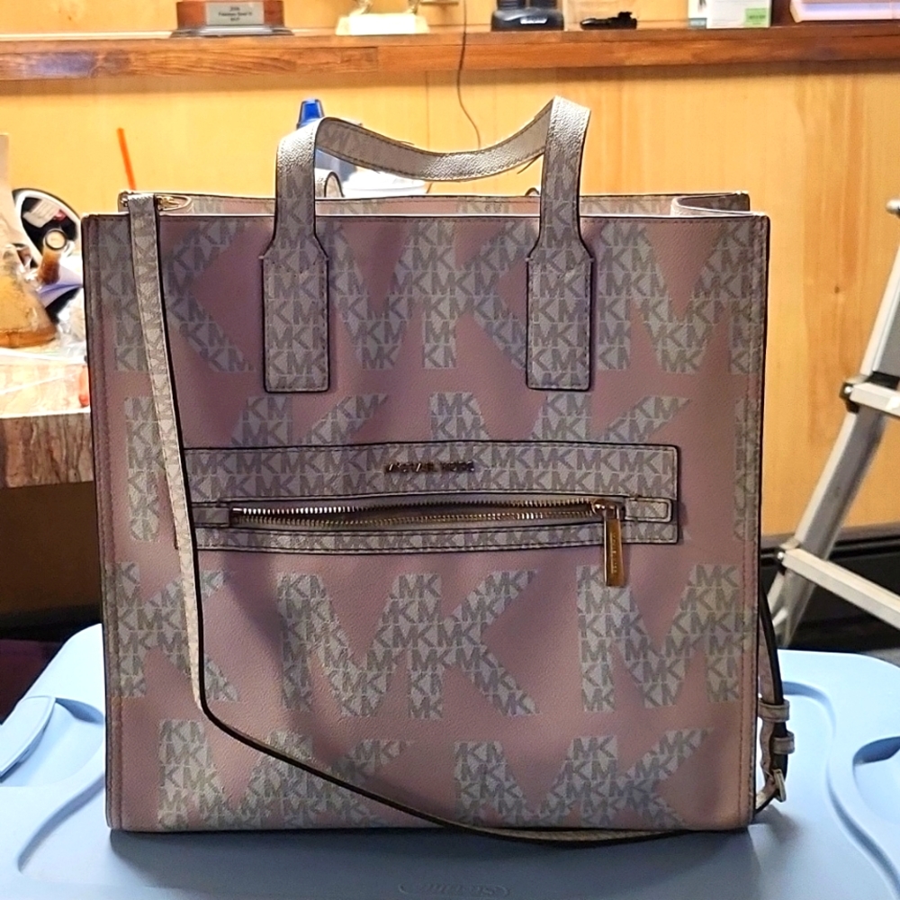 MK LG purse